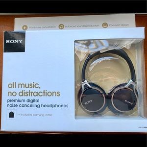 BRAND NEW Sony noise cancelling headphones